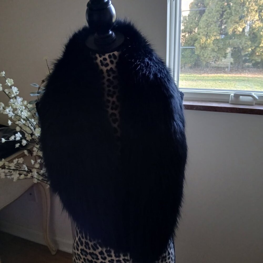 PRICED TO SELL-new real Black Fox Fur Collar Scarf-lined on back-nice size